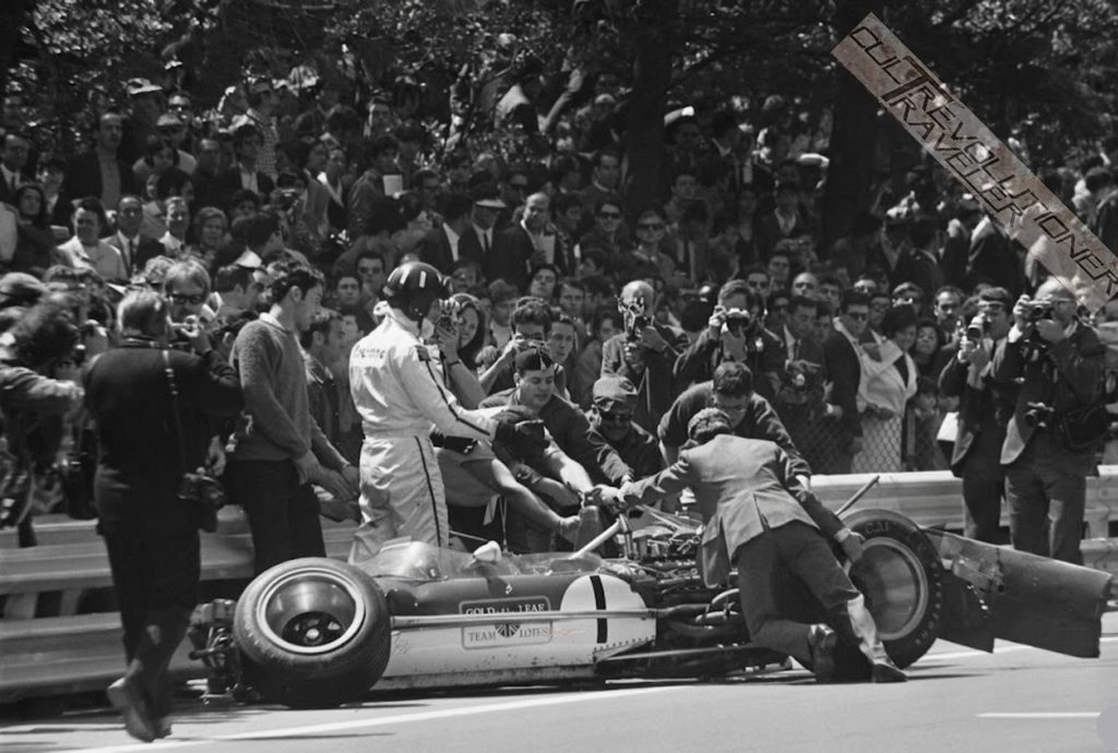 Graham Hill chwilę po odpadnięciu z Grand Prix Hiszpanii 1969