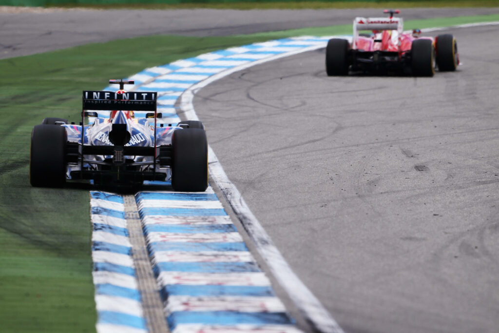 Fernando Alonso przed Sebastianem Vettelem podczas Grand Prix Niemiec