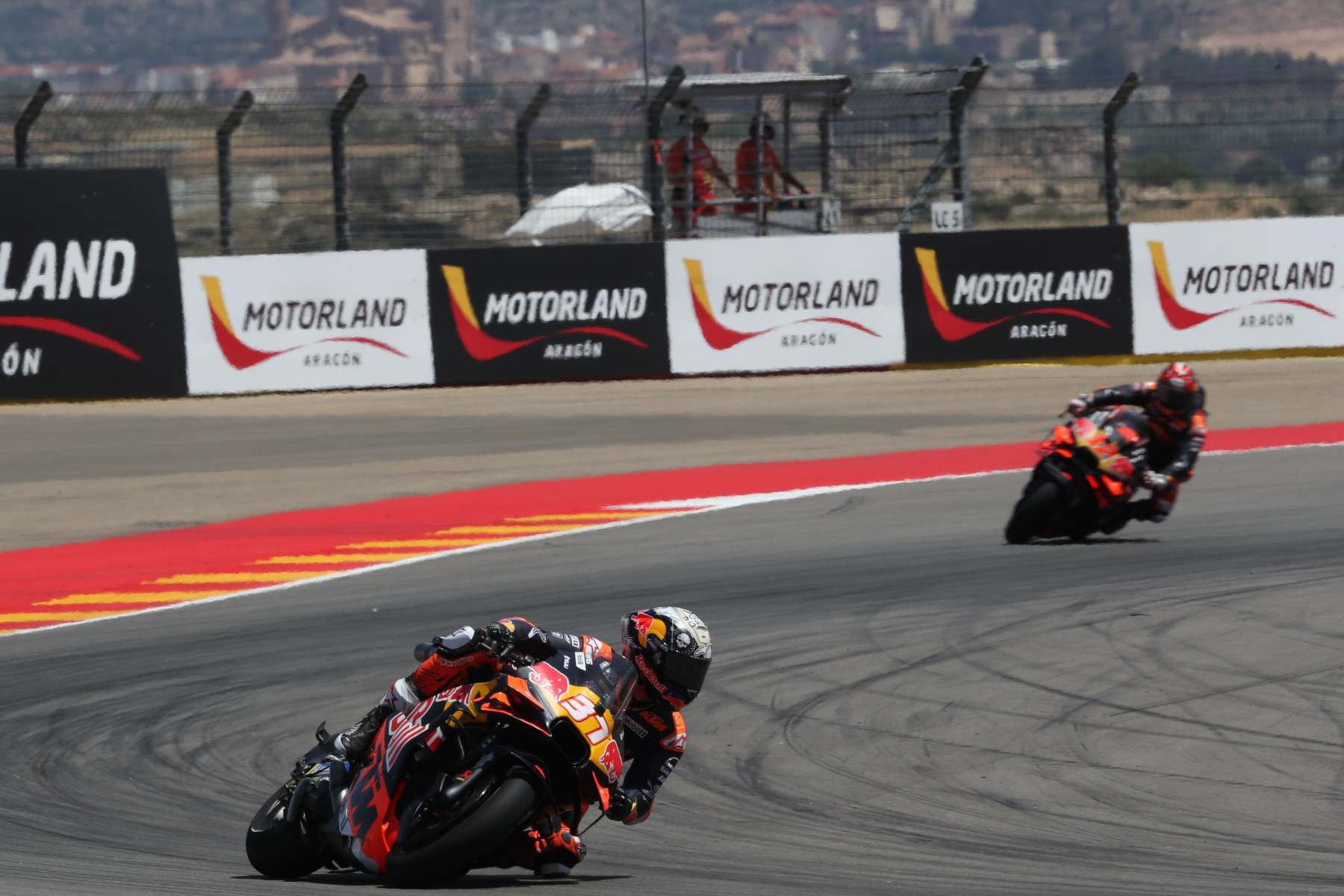 Zawodnicy KTM podczas Grand Prix Aragonii MotoGP 2025