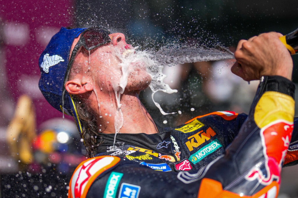 Pedro Acosta świętujący zwycięstwo w Grand Prix Austrii