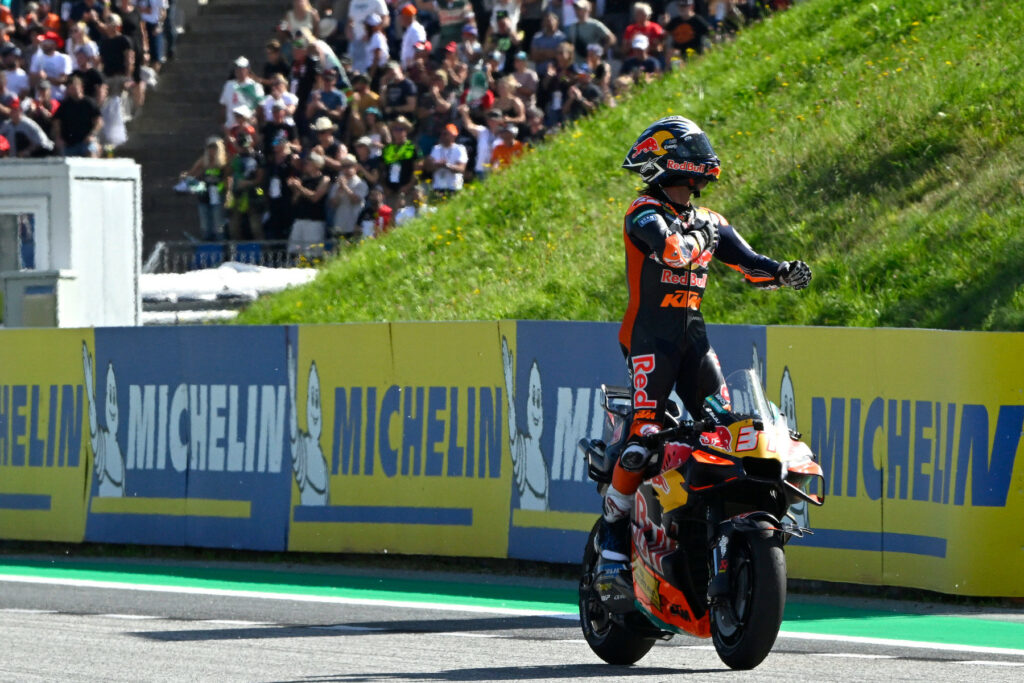 Pedro Acosta świętujący zwycięstwo w Grand Prix Austrii