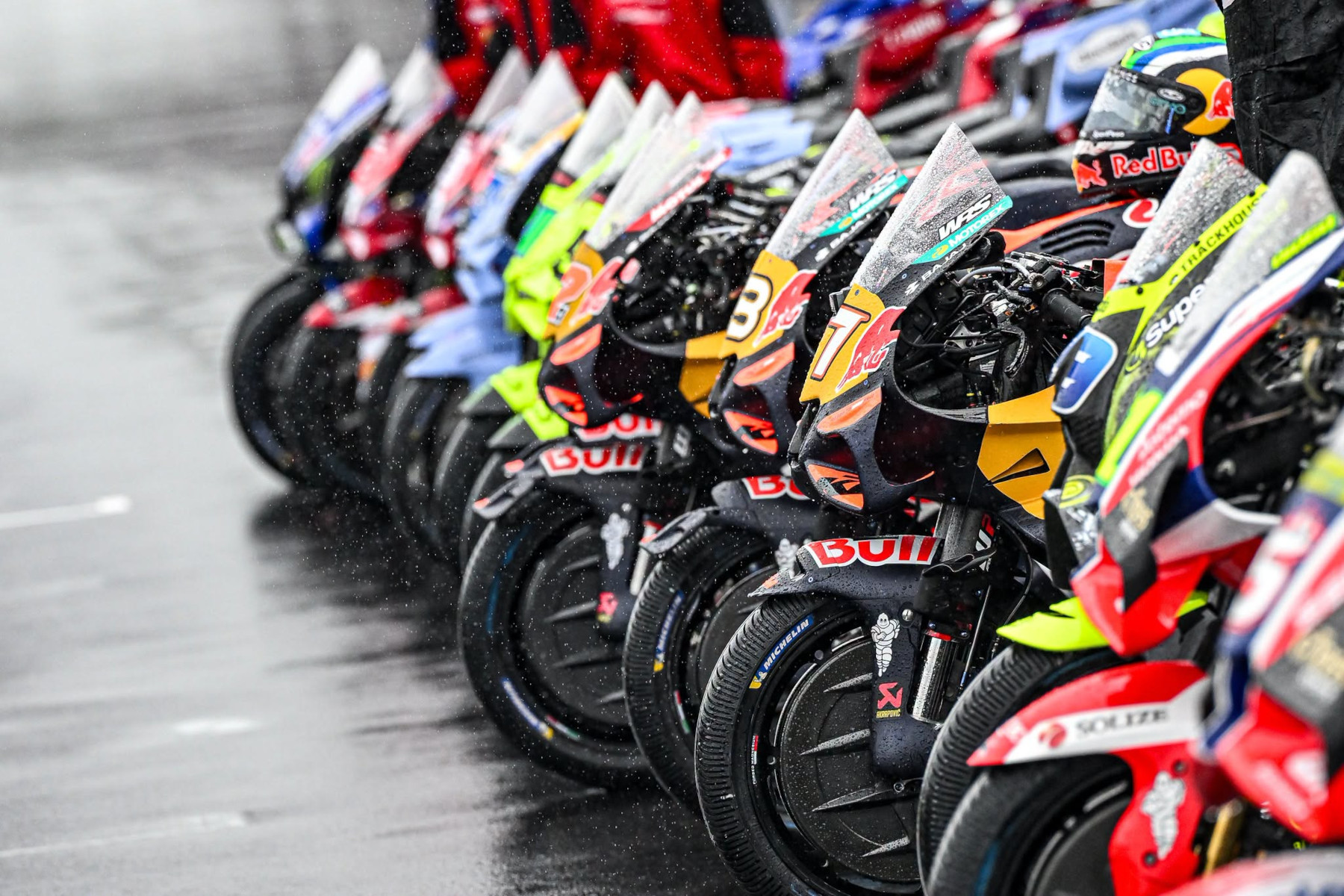Grand Prix Australii zostało odwołane z powodu trudnych warunków