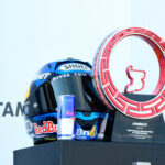 Kask Álexa Márqueza na podium po Grand Prix Indonezji MotoGP 2025
